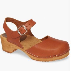 Mia Sophia Clog in color Luggage Leather